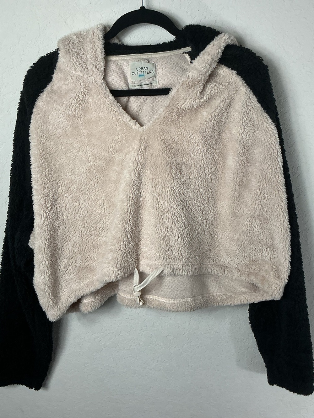 Urban Outfitters Sherpa Fleece Cropped Hoodie Women Large Cream Black Cinch Hem
